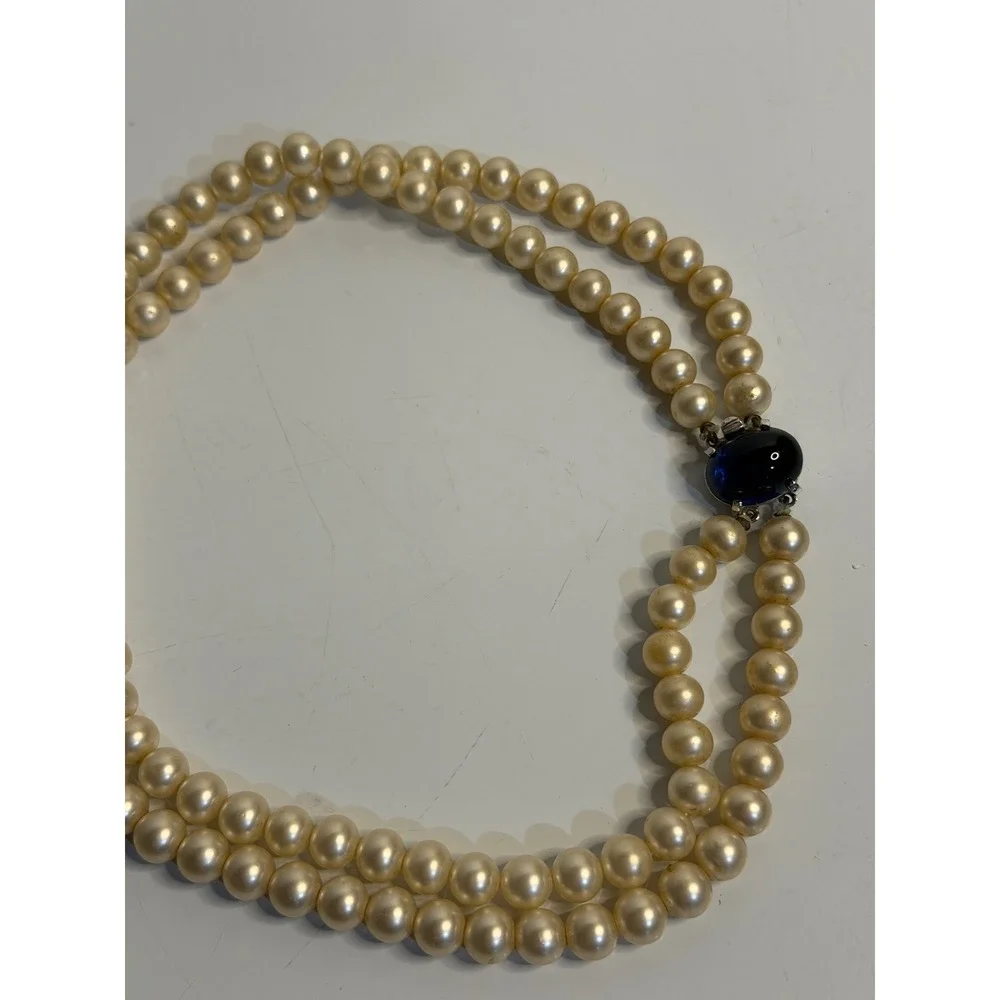 VTG Trifari‎ Faux Pearl Double Strand Necklace Cream Blue Cabochon Clasp Choker